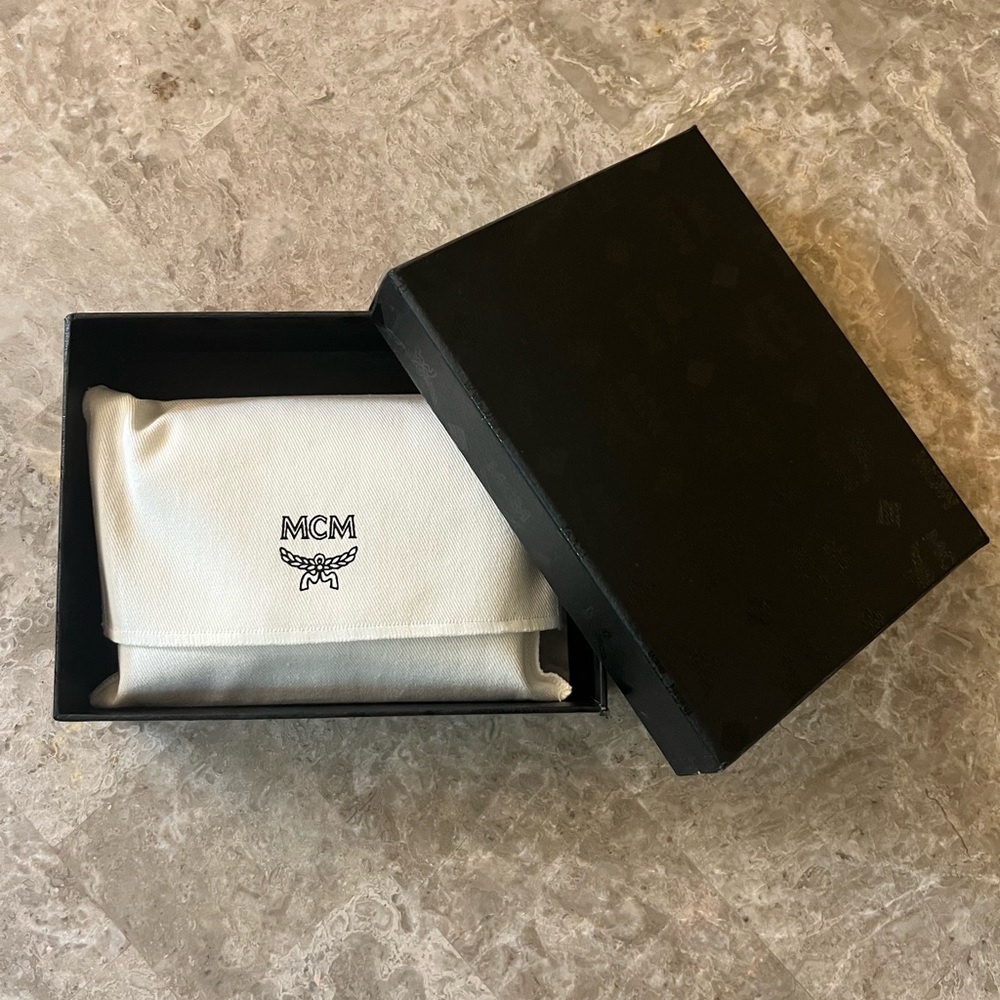 MCM Patricia Tri-fold Wallet - Picture 8 of 8